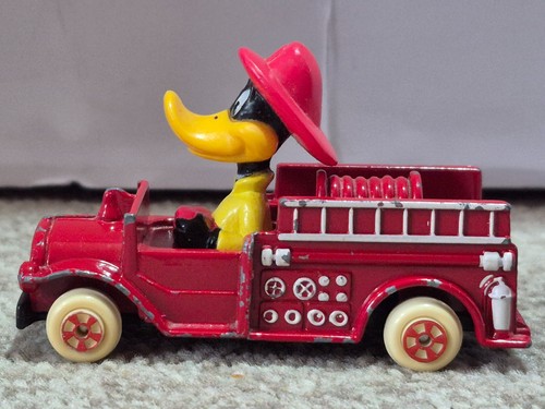Looney tunes daffy duck red - duck,