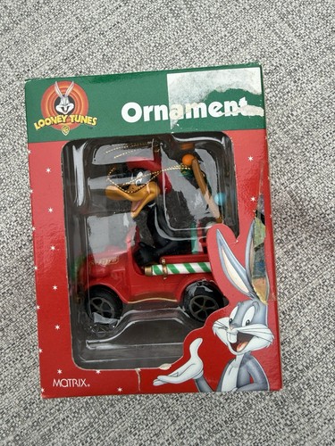 Daffy duck ornament gifts tree - duck,